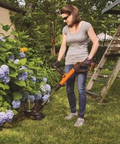 BLACK+DECKER Trimmers & Edgers EASYFEED 20-Volt Max 12-in Straight Cordless String Trimmer with Edger Capable (Battery Included) -Outdoor Tools Online Shop 05245989
