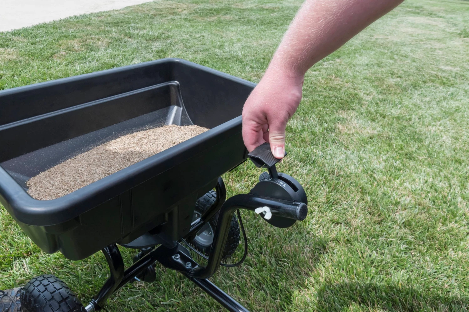 Agri-Fab Spreaders & Sprayers Capacity Broadcast Tow-Behind Spreader 6 Agri-Fab Spreaders & Sprayers Capacity Broadcast Tow-Behind Spreader - Image 6