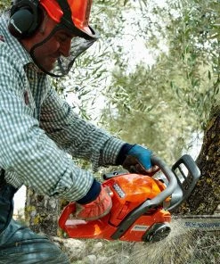 Husqvarna Chainsaws & Pole Saws Husqvarna 440 18-in 40.9-cc 2-Cycle Gas Chainsaw -Outdoor Tools Online Shop 08271372