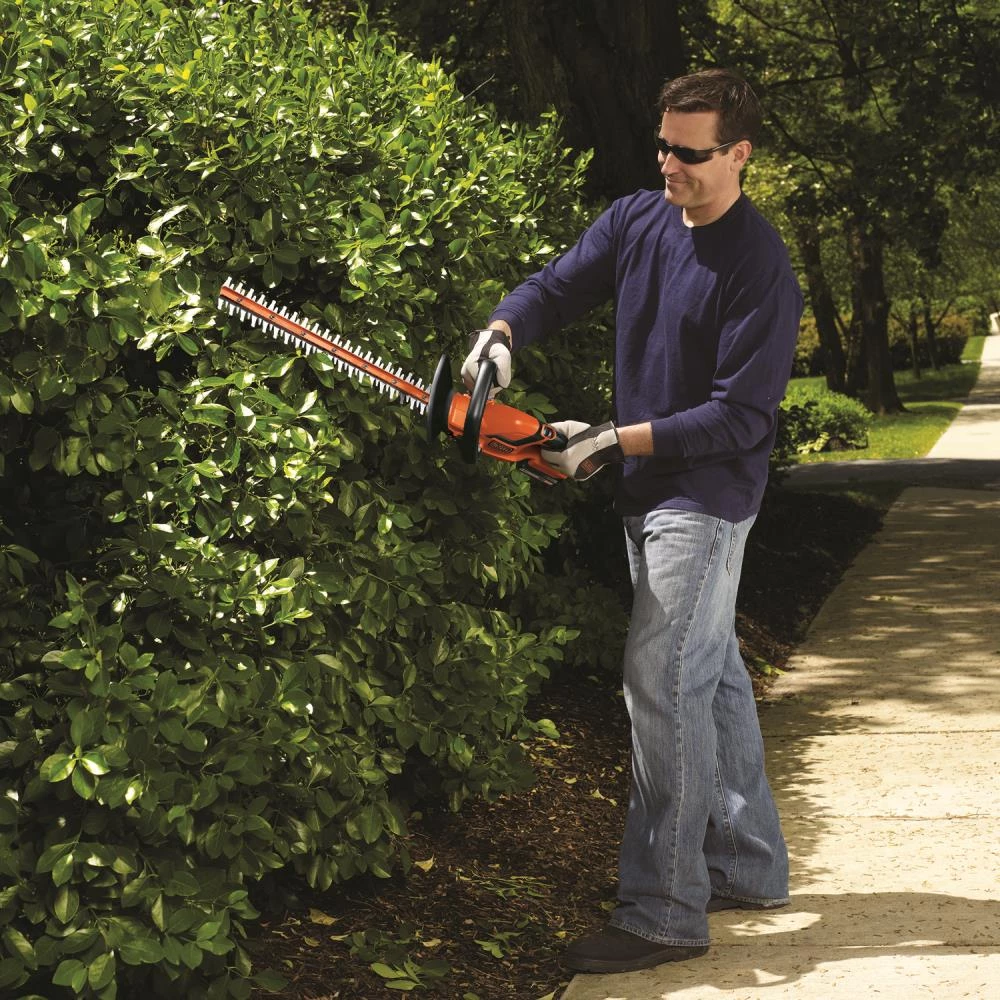 BLACK+DECKER Trimmers & Edgers 20-Volt Max 22-in Dual Cordless Electric Hedge Trimmer (Battery Not Included) 8 BLACK+DECKER Trimmers & Edgers 20-Volt Max 22-in Dual Cordless Electric Hedge Trimmer (Battery Not Included) - Image 8