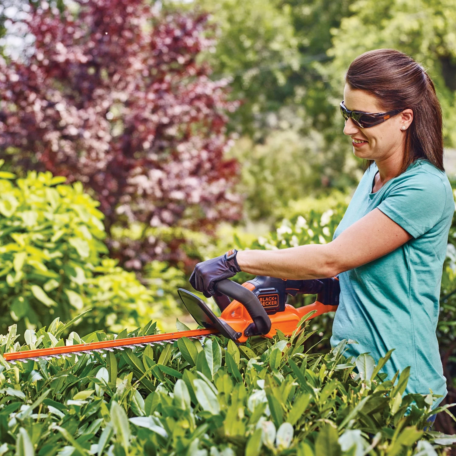 BLACK+DECKER Trimmers & Edgers POWERCUT 20-Volt Max 22-in Dual Cordless Electric Hedge Trimmer 2 Ah (Battery & Charger Included) 9 BLACK+DECKER Trimmers & Edgers POWERCUT 20-Volt Max 22-in Dual Cordless Electric Hedge Trimmer 2 Ah (Battery & Charger Included) - Image 9