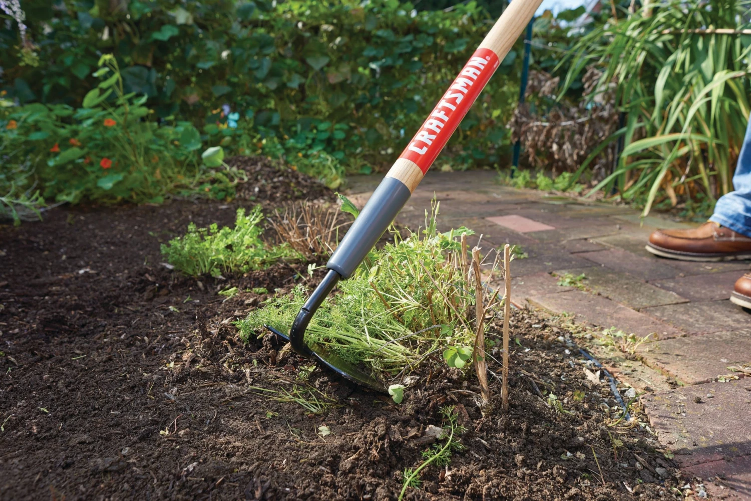 CRAFTSMAN Lawn & Garden Hand Tools 54-in Wood-Handle Garden Hoe 3 CRAFTSMAN Lawn & Garden Hand Tools 54-in Wood-Handle Garden Hoe - Image 3