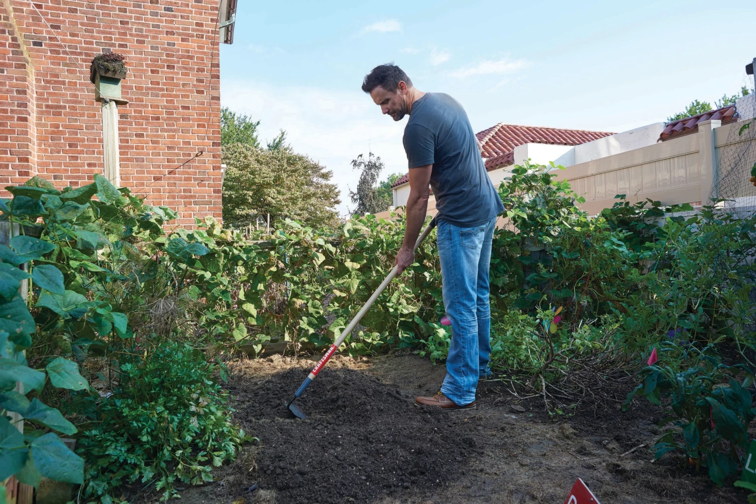 CRAFTSMAN Lawn & Garden Hand Tools 54-in Wood-Handle Garden Hoe 4 CRAFTSMAN Lawn & Garden Hand Tools 54-in Wood-Handle Garden Hoe - Image 4