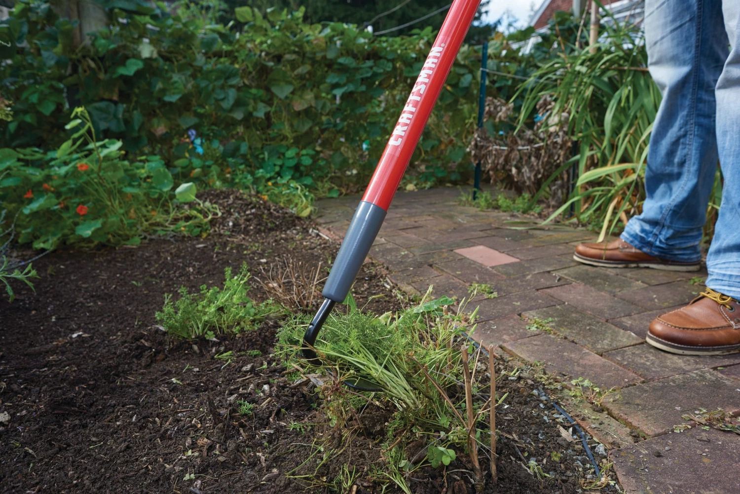 CRAFTSMAN Lawn & Garden Hand Tools 54-in Fiberglass-Handle Garden Hoe 2 CRAFTSMAN Lawn & Garden Hand Tools 54-in Fiberglass-Handle Garden Hoe - Image 2