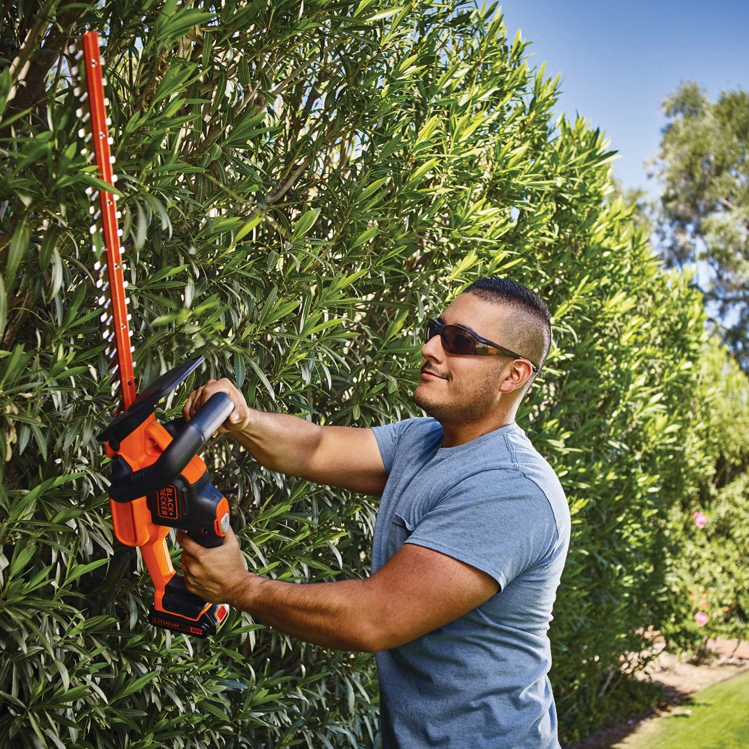 BLACK+DECKER Trimmers & Edgers POWERCUT 20-Volt Max 22-in Dual Cordless Electric Hedge Trimmer 2 Ah (Battery & Charger Included) 11 BLACK+DECKER Trimmers & Edgers POWERCUT 20-Volt Max 22-in Dual Cordless Electric Hedge Trimmer 2 Ah (Battery & Charger Included) - Image 11