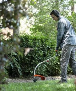 Husqvarna Trimmers & Edgers 128CD 28-cc 2-Cycle 17-in Curved Shaft Gas String Trimmer with Attachment Capable -Outdoor Tools Online Shop 11584830