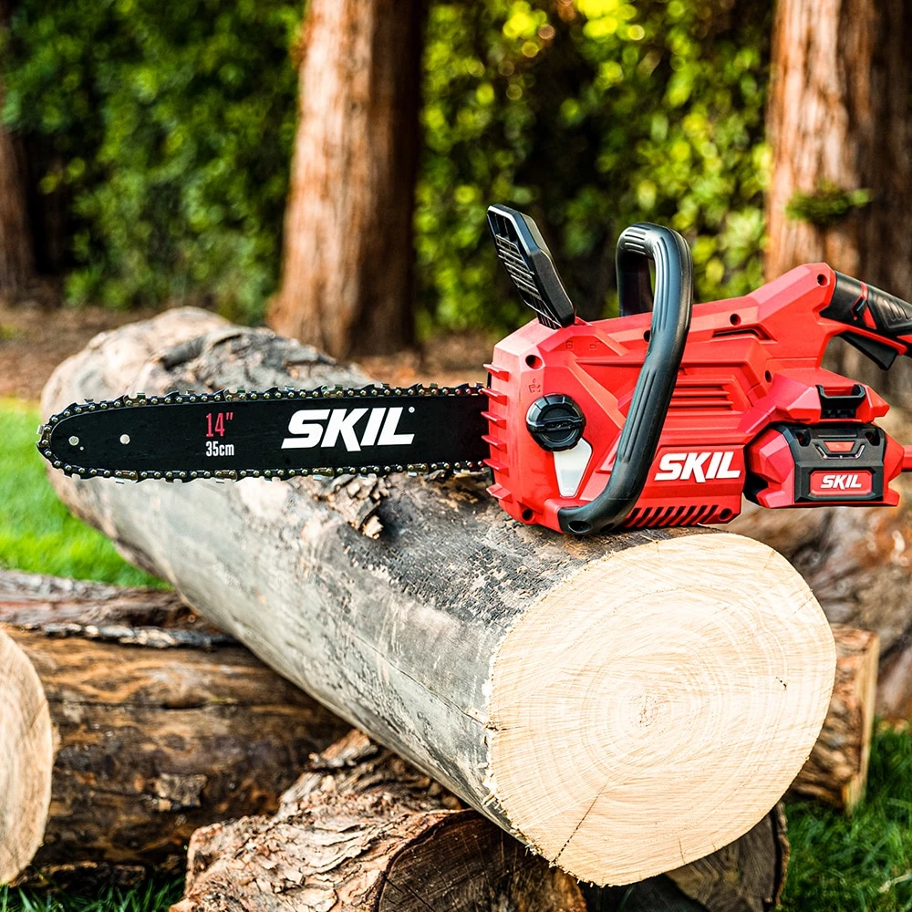 SKIL Chainsaws & Pole Saws 40-volt 14-in Brushless Cordless Electric Chainsaw 2.5 Ah (Battery & Charger Included) 3 SKIL Chainsaws & Pole Saws 40-volt 14-in Brushless Cordless Electric Chainsaw 2.5 Ah (Battery & Charger Included) - Image 3
