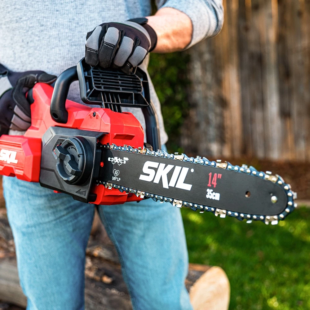 SKIL Chainsaws & Pole Saws 40-volt 14-in Brushless Cordless Electric Chainsaw 2.5 Ah (Battery & Charger Included) 8 SKIL Chainsaws & Pole Saws 40-volt 14-in Brushless Cordless Electric Chainsaw 2.5 Ah (Battery & Charger Included) - Image 8