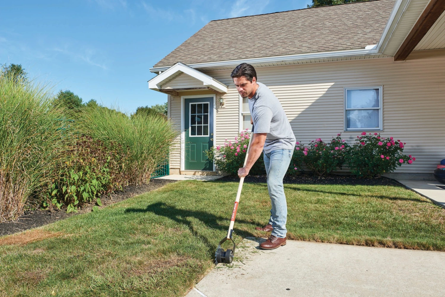 CRAFTSMAN Trimmers & Edgers 6-in Manual Lawn Edger 3 CRAFTSMAN Trimmers & Edgers 6-in Manual Lawn Edger - Image 3